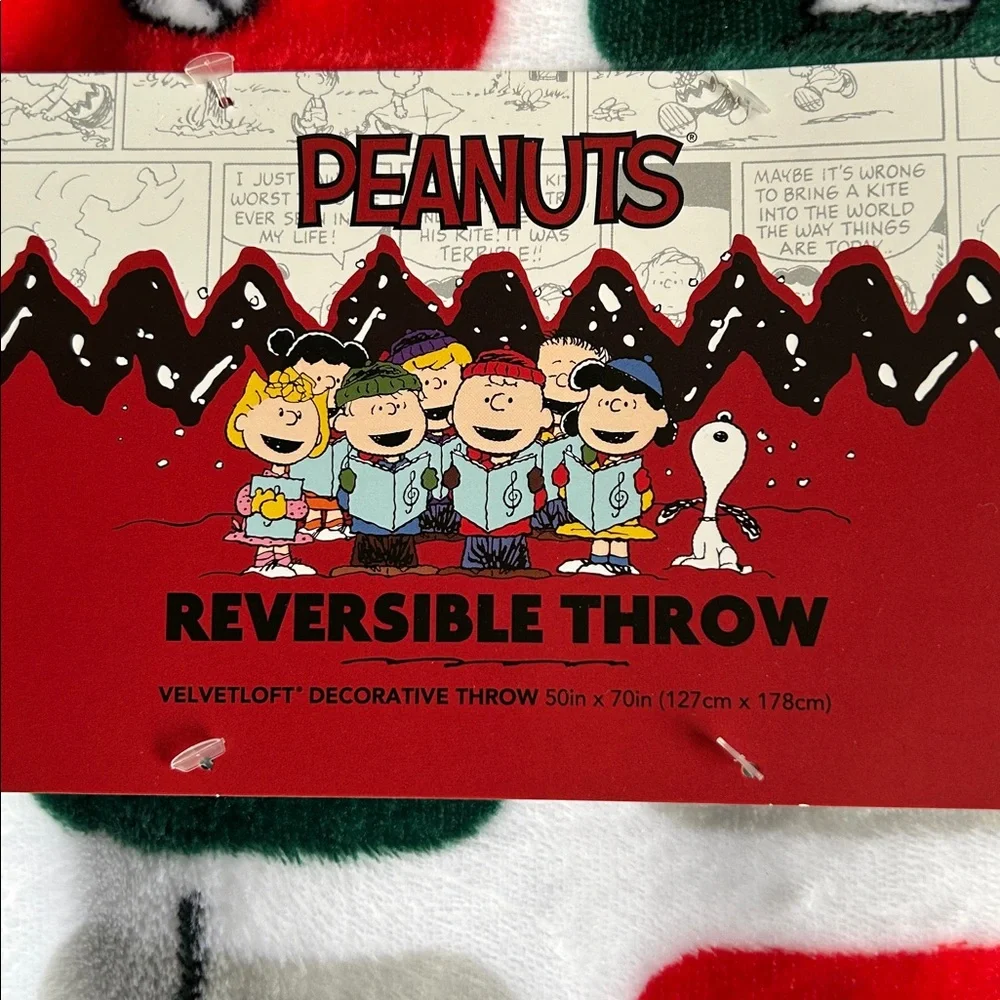 Peanuts Festive Fleece Blanket with Red and Green
